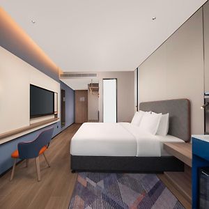 Standard King Room City View